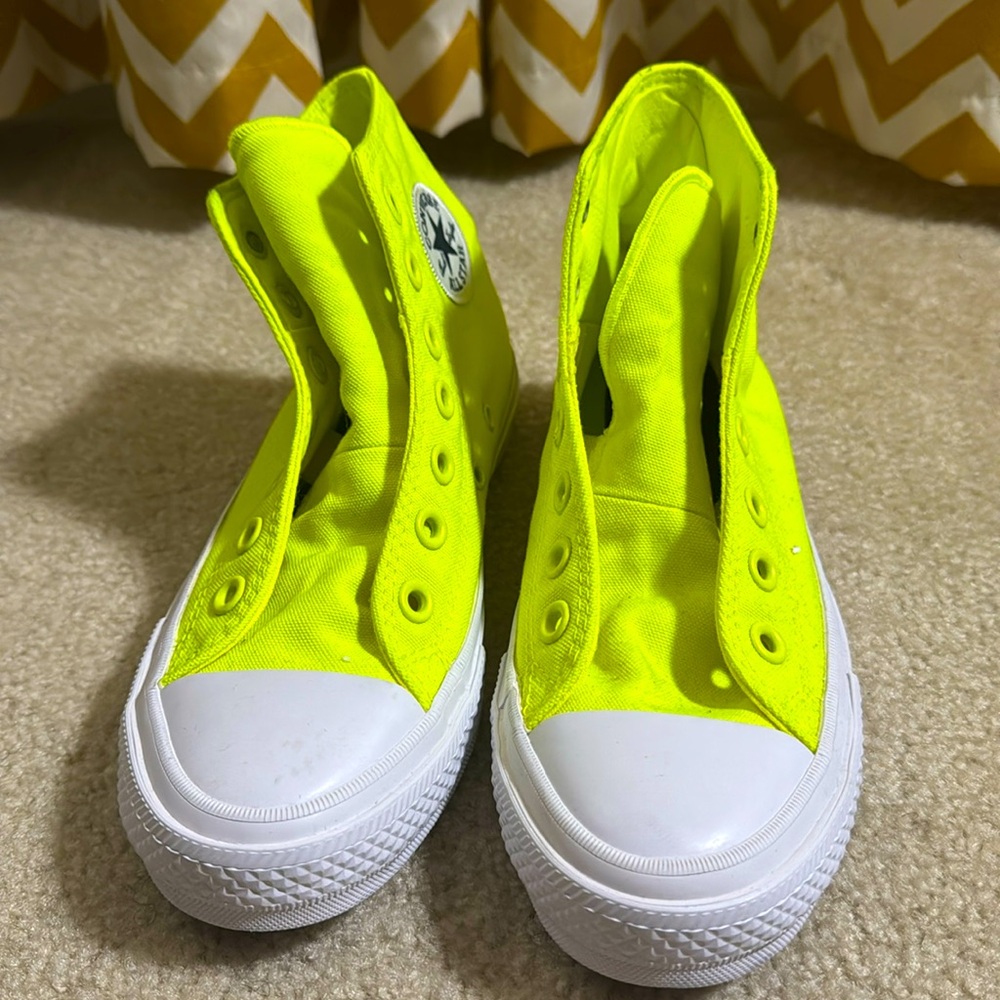 Unisex Converse Fluorescent Yellow and Sz 6 (Women’s) and 4 (Men)